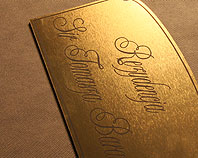 złota grawrowana tabliczka informacyjna dla rezydencji