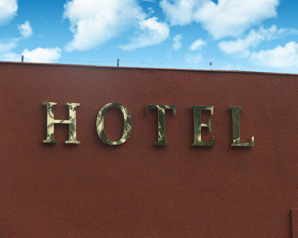 Napis Hotel wykonany z mosiądzu wysokość 70 cm, grubość 4 cm