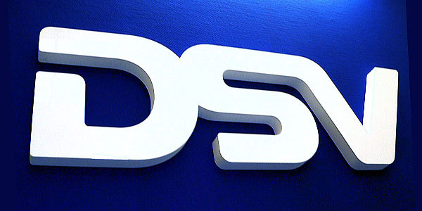 Białe litery ze styroduru zamontowane w sekretariacie firmy DSV