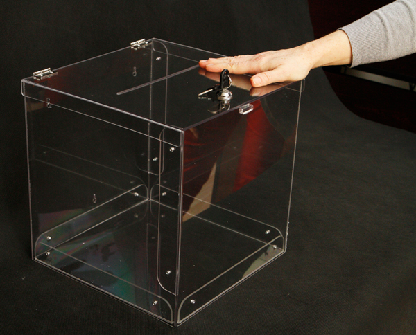 pudełko urna na ankiety z przeźroczystego poliwęglanu